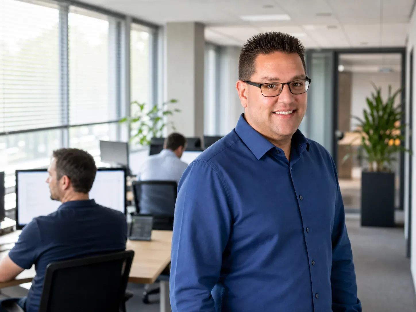 Mike Veenstra van Veenstra IT op kantoor
