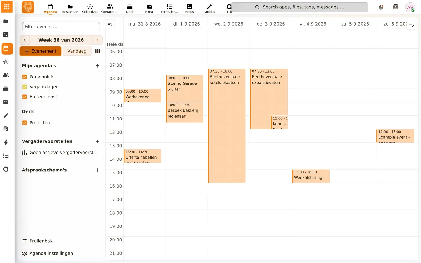 De agenda van de werkplek met een volle werkweek